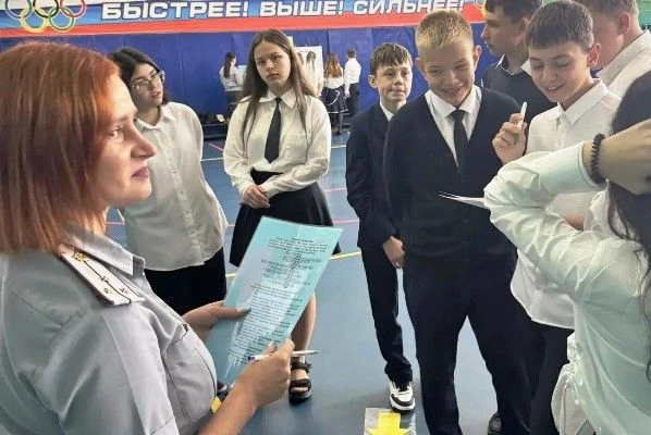 В новом учебном году сотрудники следственного изолятора № 1 УФСИН России по Еврейкой ав...