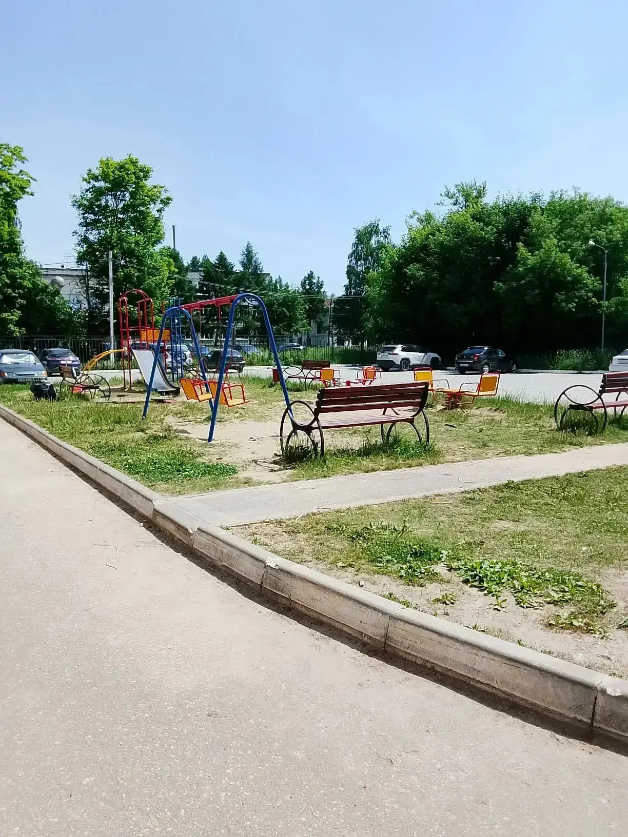 Покрасили детскую площадку
📍ул. Ленина, 44