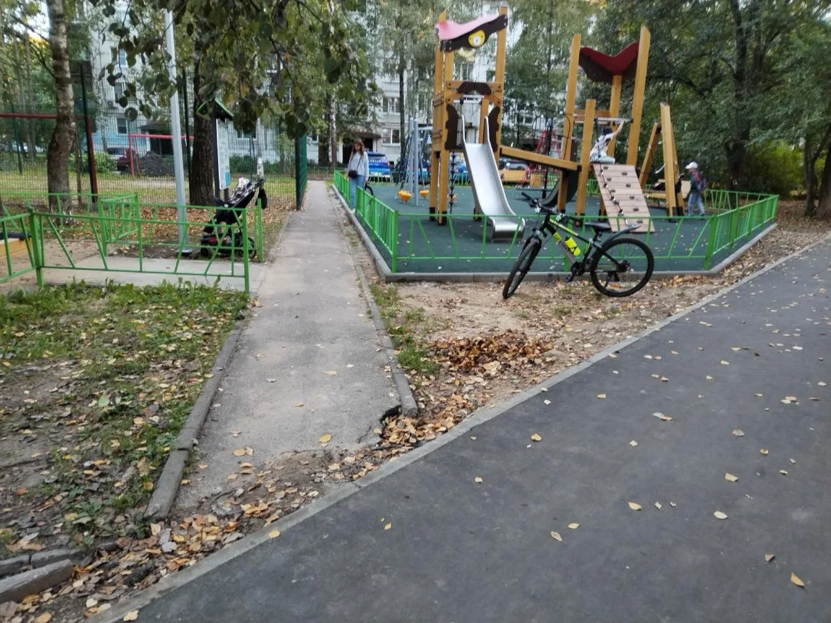Добрый день! Во дворе Краснознаменной 6 и 2 была поставлена детская площадка. Вот вроде...