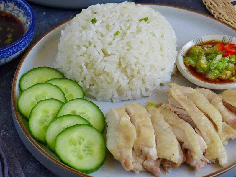 🍗 Рис с курицей, который стал настоящим символом Сингапура! 🇸🇬✨
