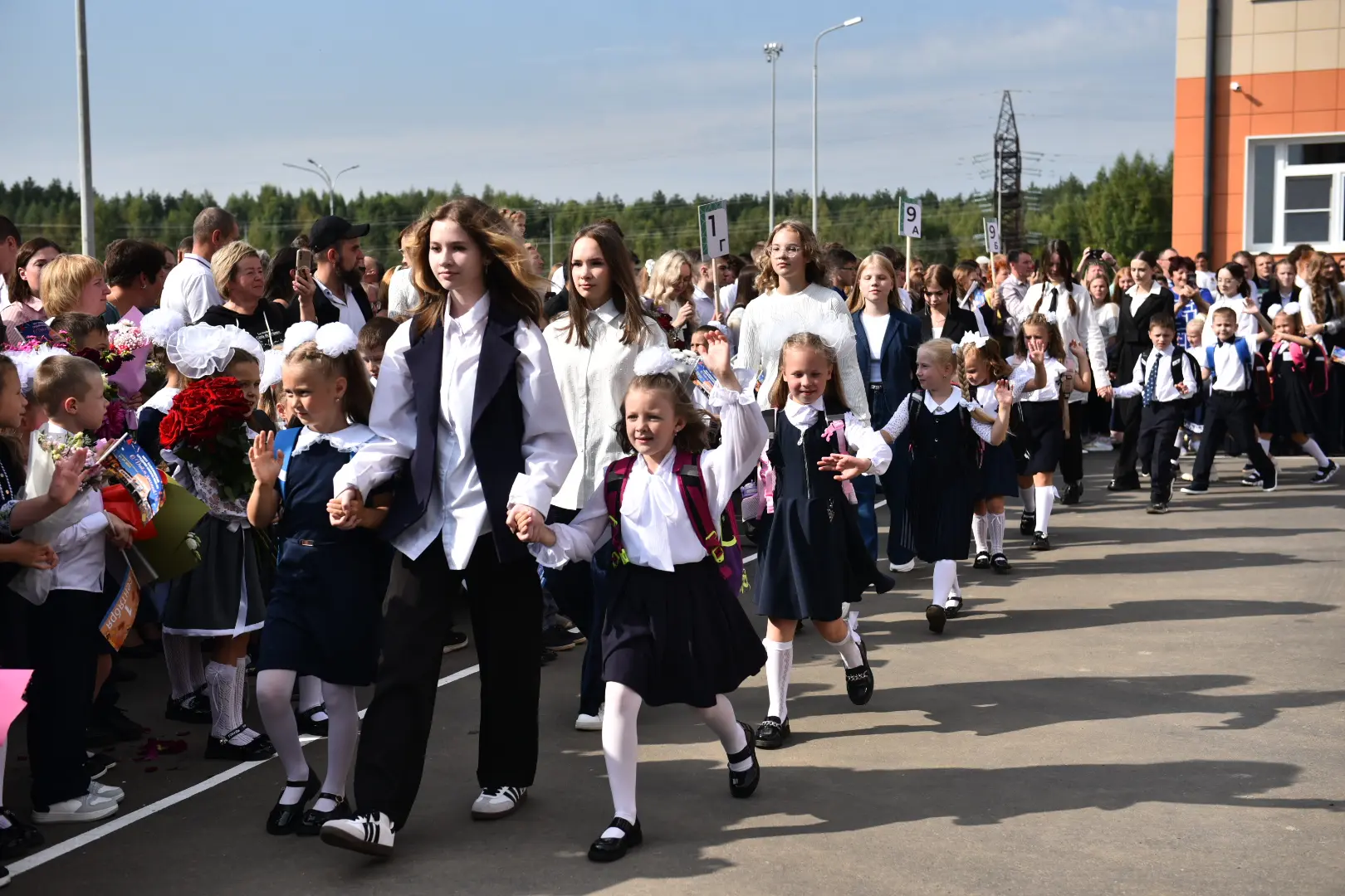 Готовимся к 1 сентября. В некоторых регионах ввели ограничения на проведение торжествен...