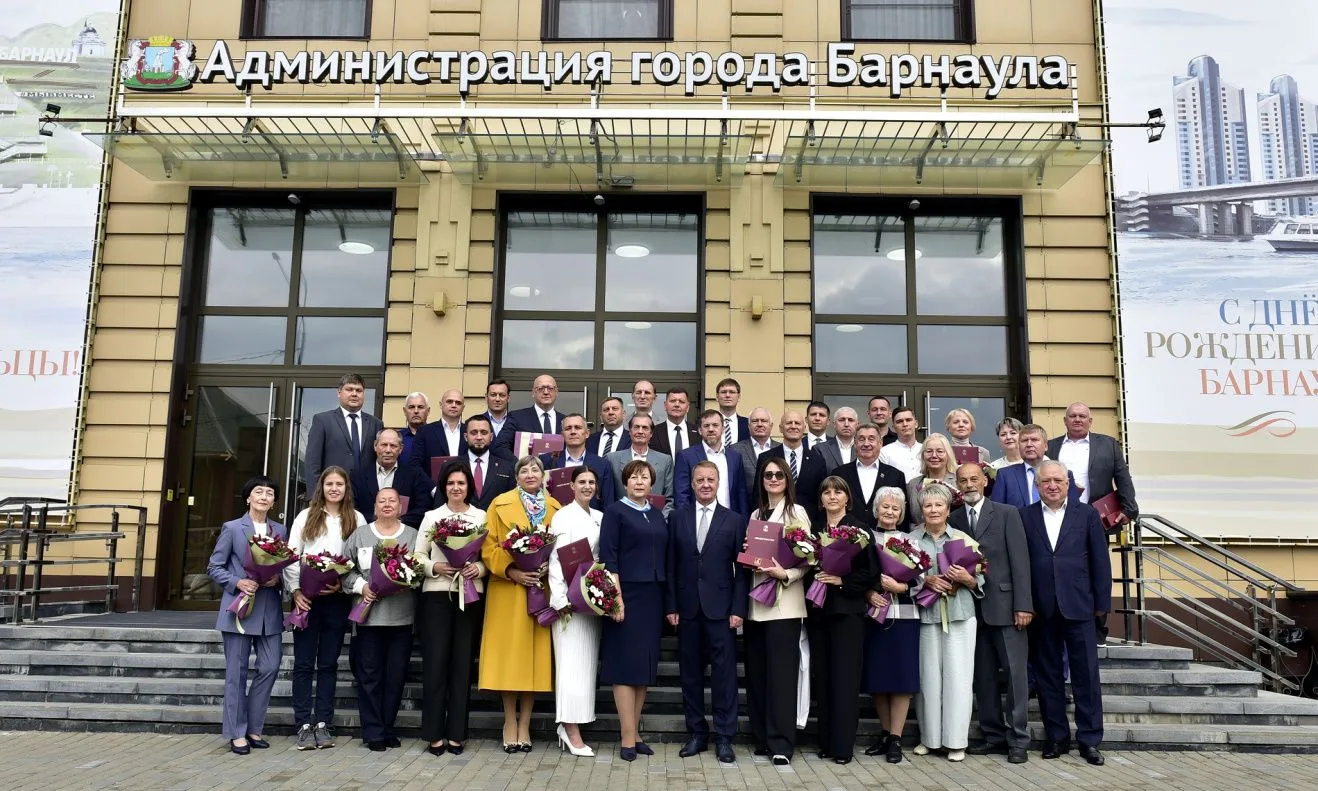 💐🏅 Организации и работники сферы образования Алтайского края – на обновленной городск...