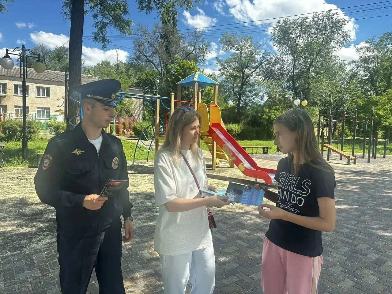 Активисты «молодежки» и полицейские провели акцию «Профилактика вербовки – щит от терро...