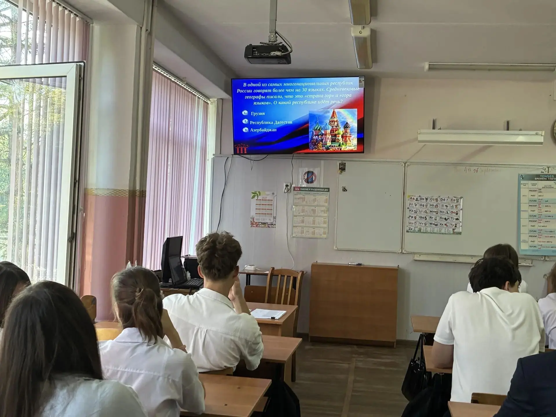 Сегодня в школе прошли классные часы «Наша сила в единстве», посвященные Дню языков нар...