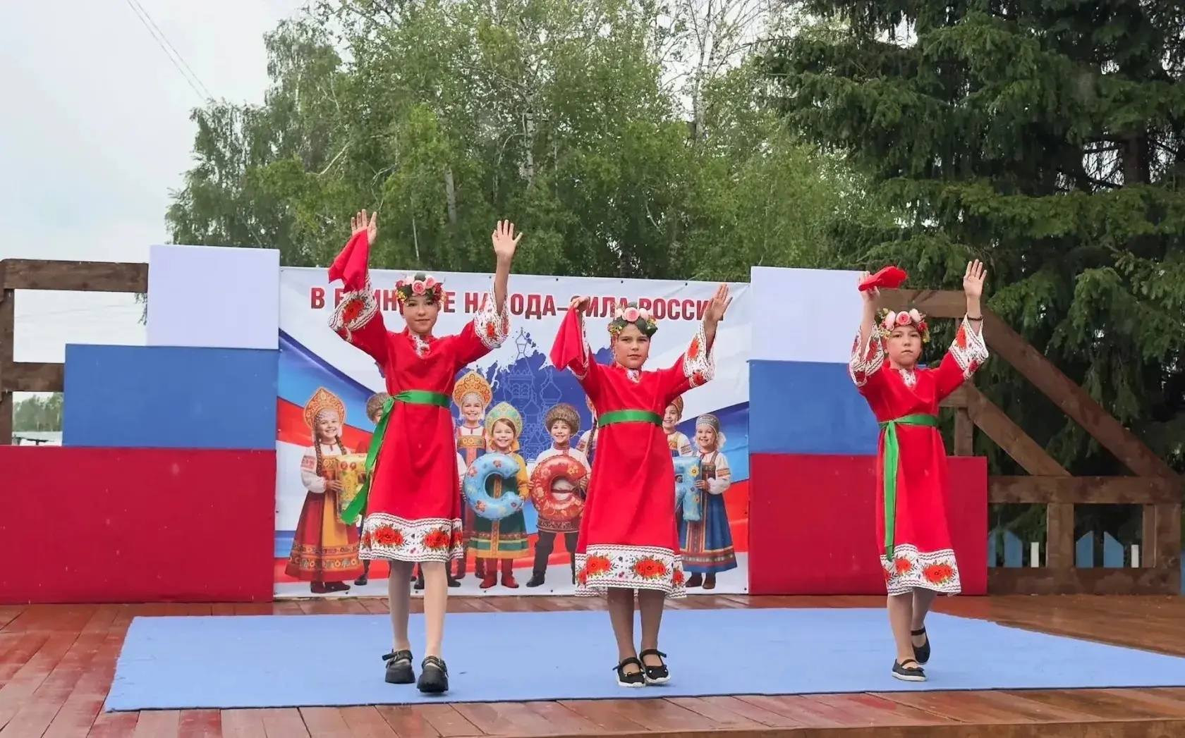 В День России, 12 июня, в Доме культуры села Лучаново состоялся районный фестиваль детского самодеят