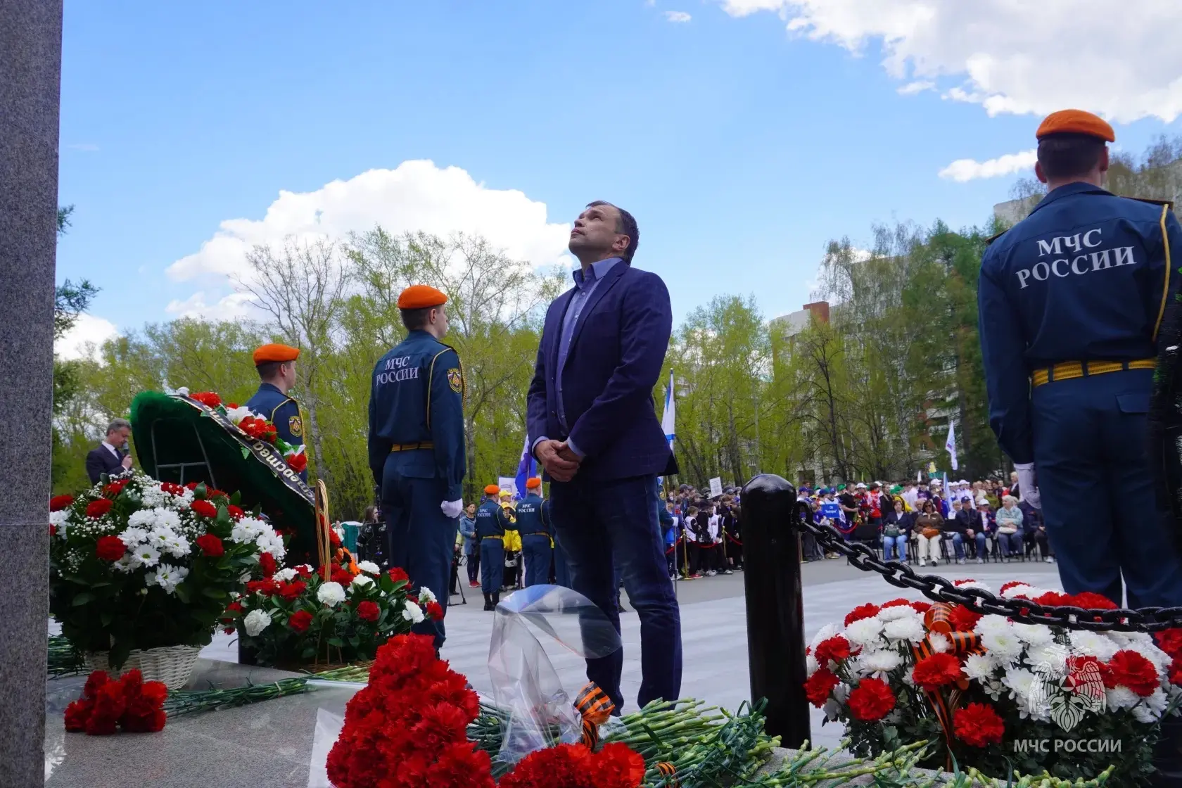 Свердловские огнеборцы почтили память воинов-спортсменов Урала  На аллее у Дворца Спорта состоялось 