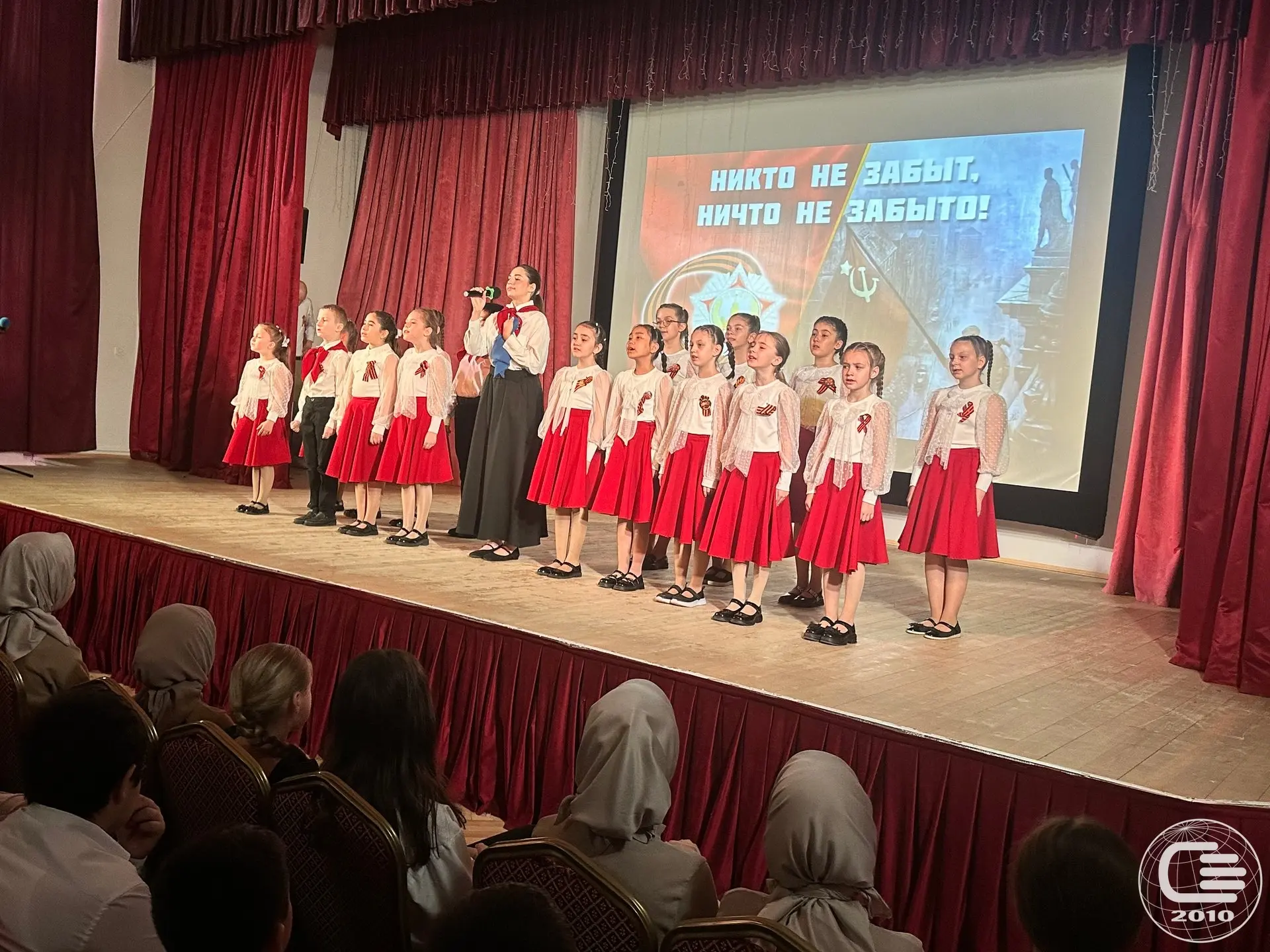 🎭 6 мая в школьном подразделении «Новороссийский» прошёл торжественный концерт, посвящённый Дню Побе