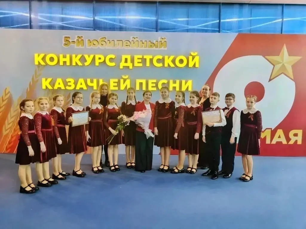 🎉 Гордость 5 «А»!  Поздравляем Вивьен Павлик и ансамбль «Веселые нотки» с блестящей победой в юбилей