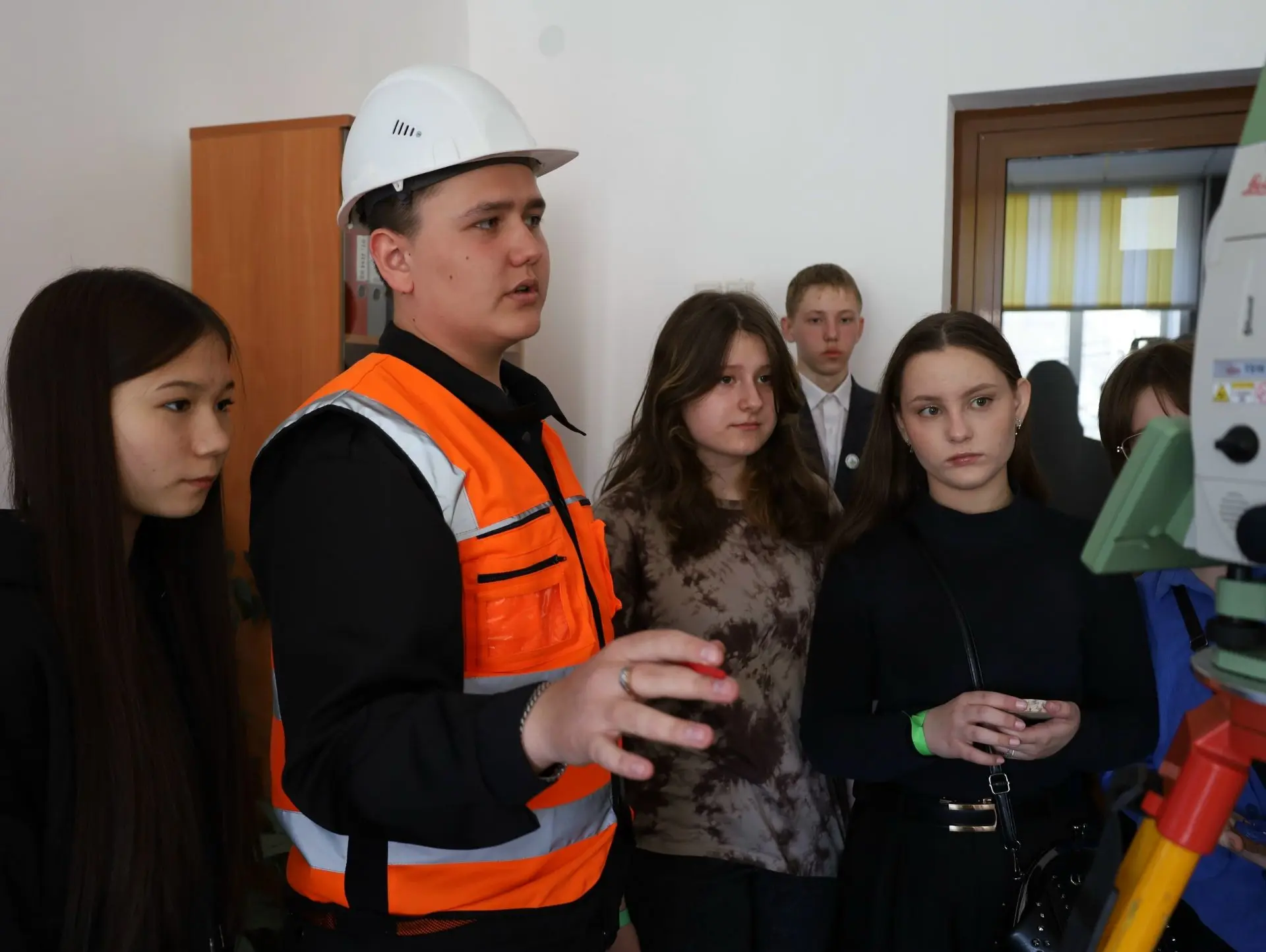Первый шаг навстречу профессии сделали сегодня тысячи школьников по всей стране. Потому...