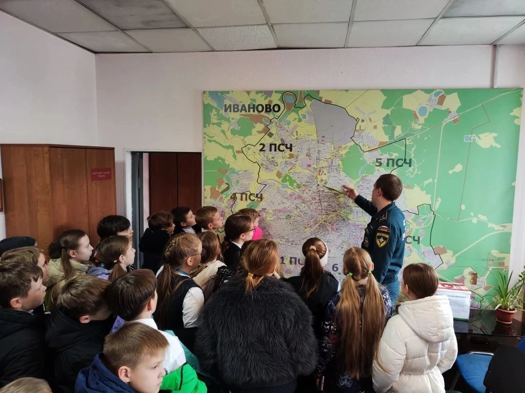 8 апреля ученики 3"В" класса побывали на незабываемой экскурсии в Пожарной части на улице Советской.