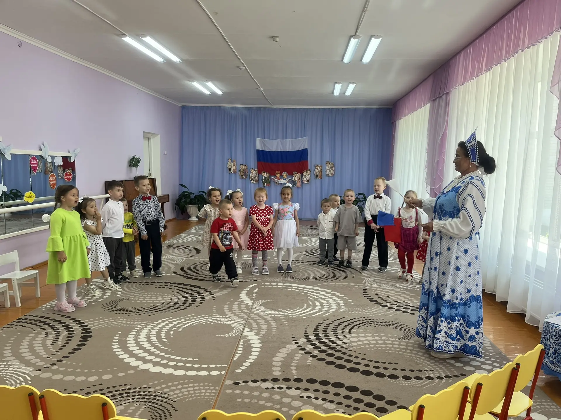 Поздравляем, с днем России!