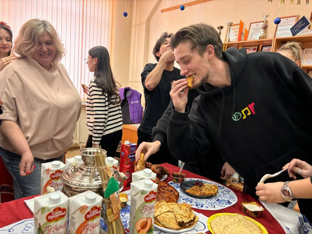 🍯 Как в университете зиму провожали: блины, конкурсы и народное гулянье! 🥞 В эту пятницу  наша студе