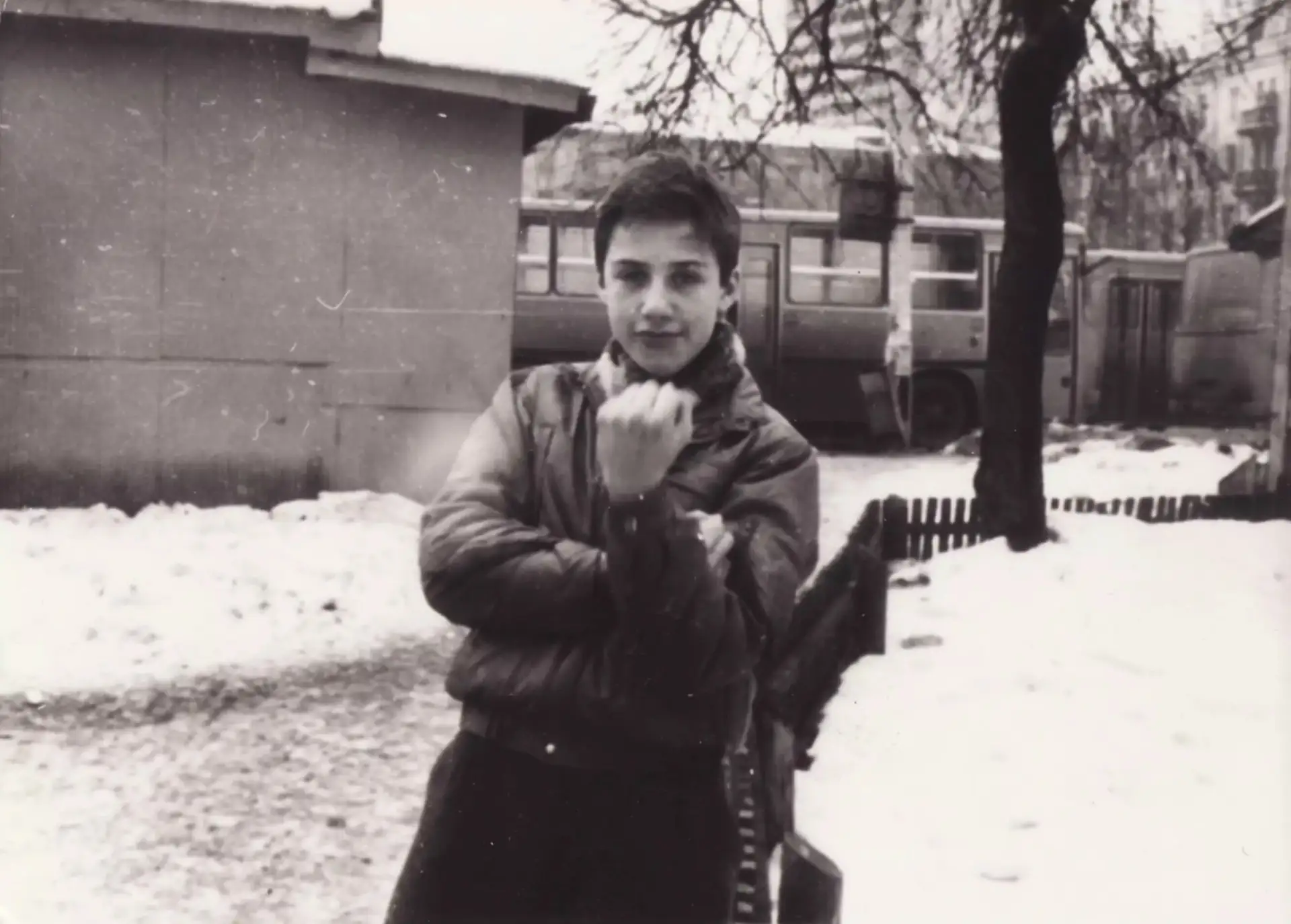 Февраль 1991 года. Конечная остановка автобусов у платформы «Лосиноостровская».