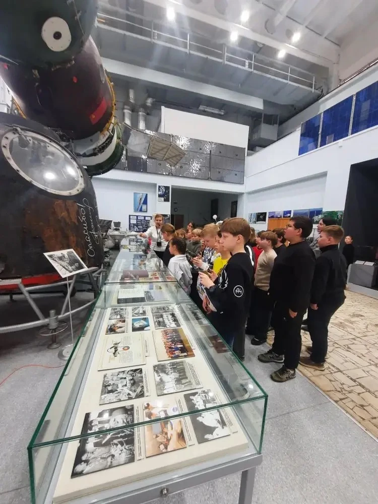 День космонавтики 🚀  На этой неделе ученики 4 и 5 классов нашего центра образования совершили волшеб