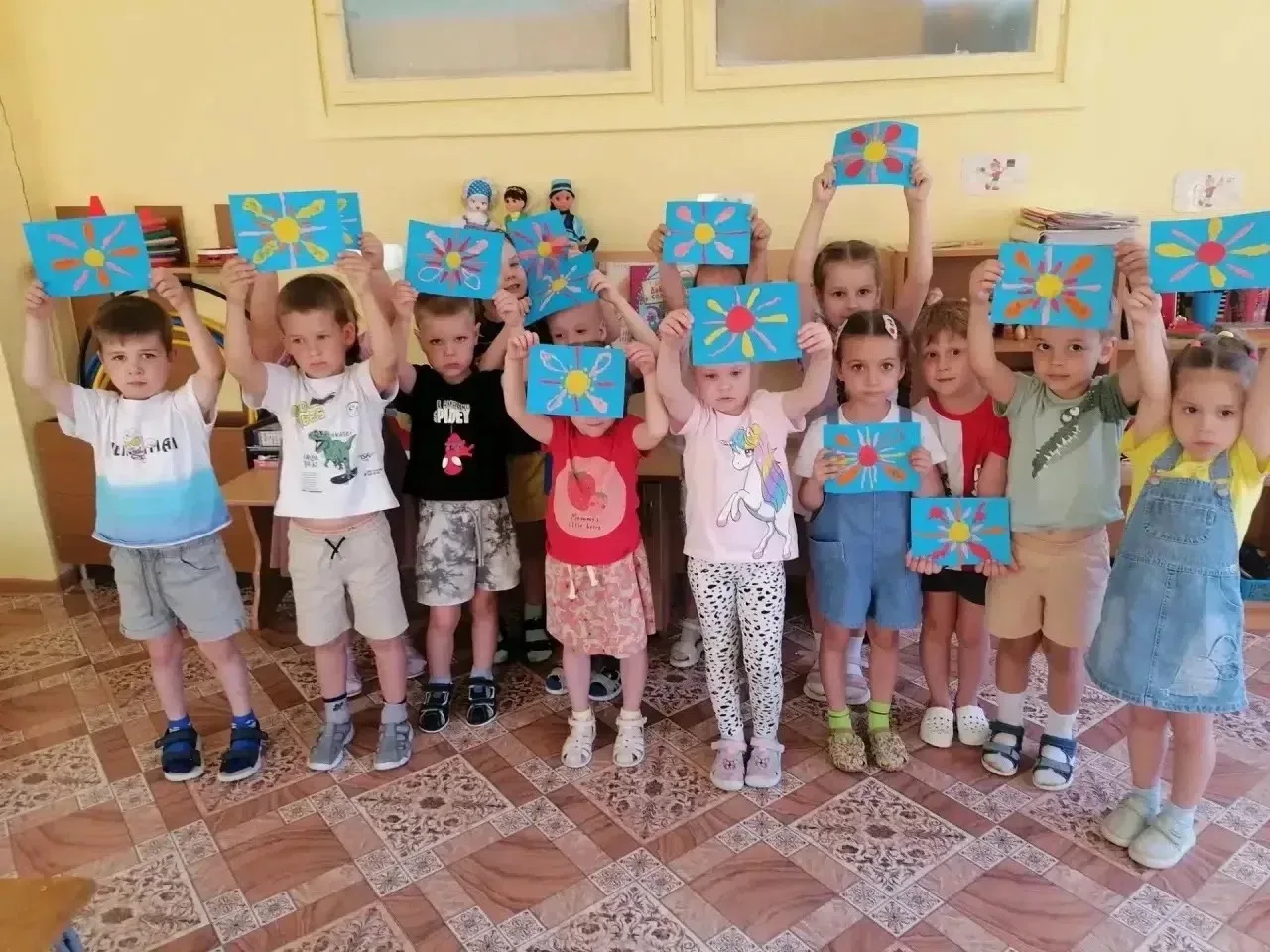 Лето в красках и пластилине! 🎨✨

В нашем детском саду открылась уникальная выставка «Что мы знаем —