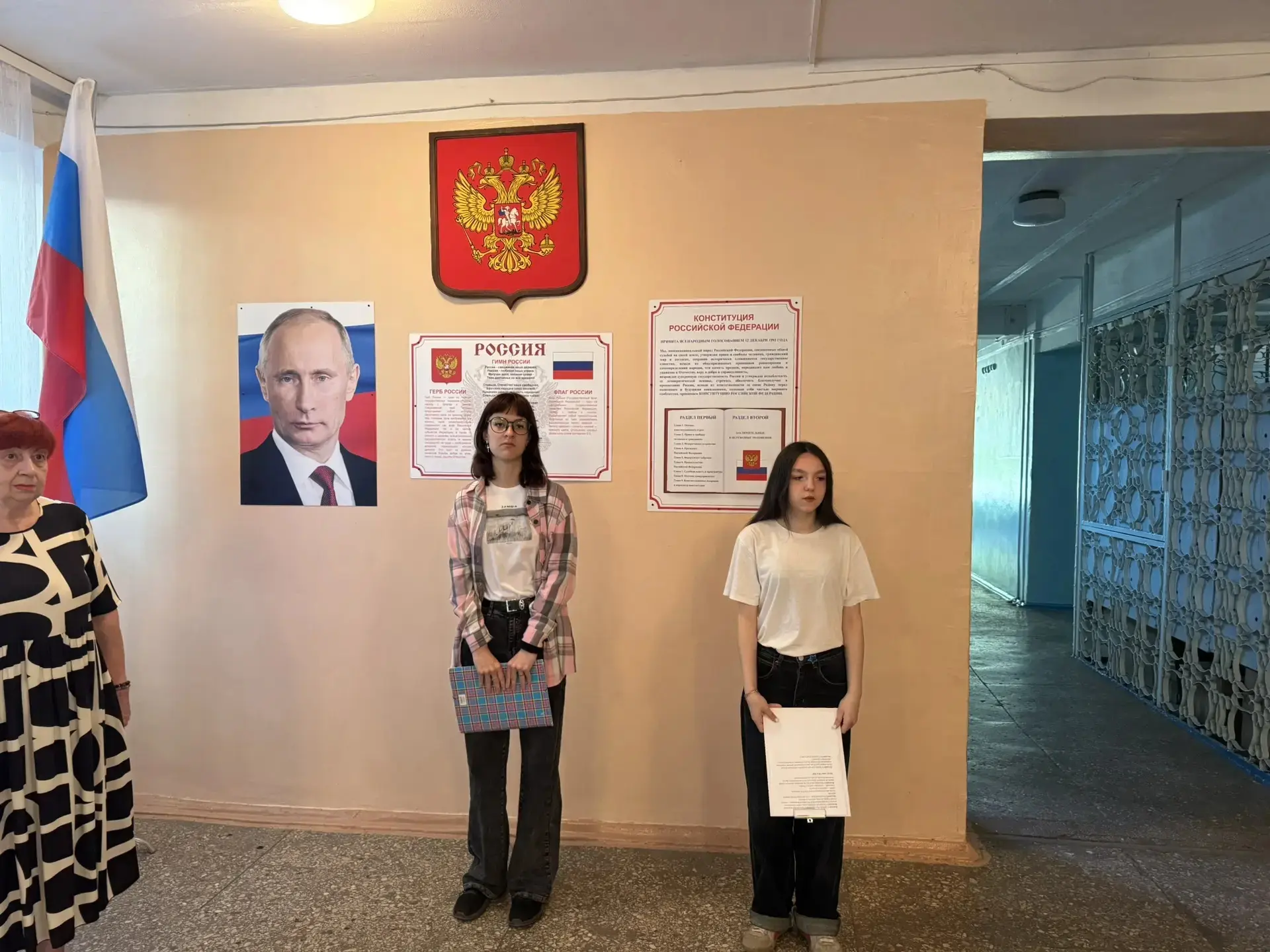 🇷🇺 ТОРЖЕСТВЕННОЕ ПОДНЯТИЕ ФЛАГА: старт новой недели на пришкольной площадке "ЛЕТЛАНДИЯ"!

✨Утро по