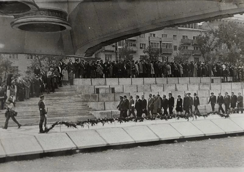 Фотография 1983–1990 годов. Мемориал «Освободителям Ростова»