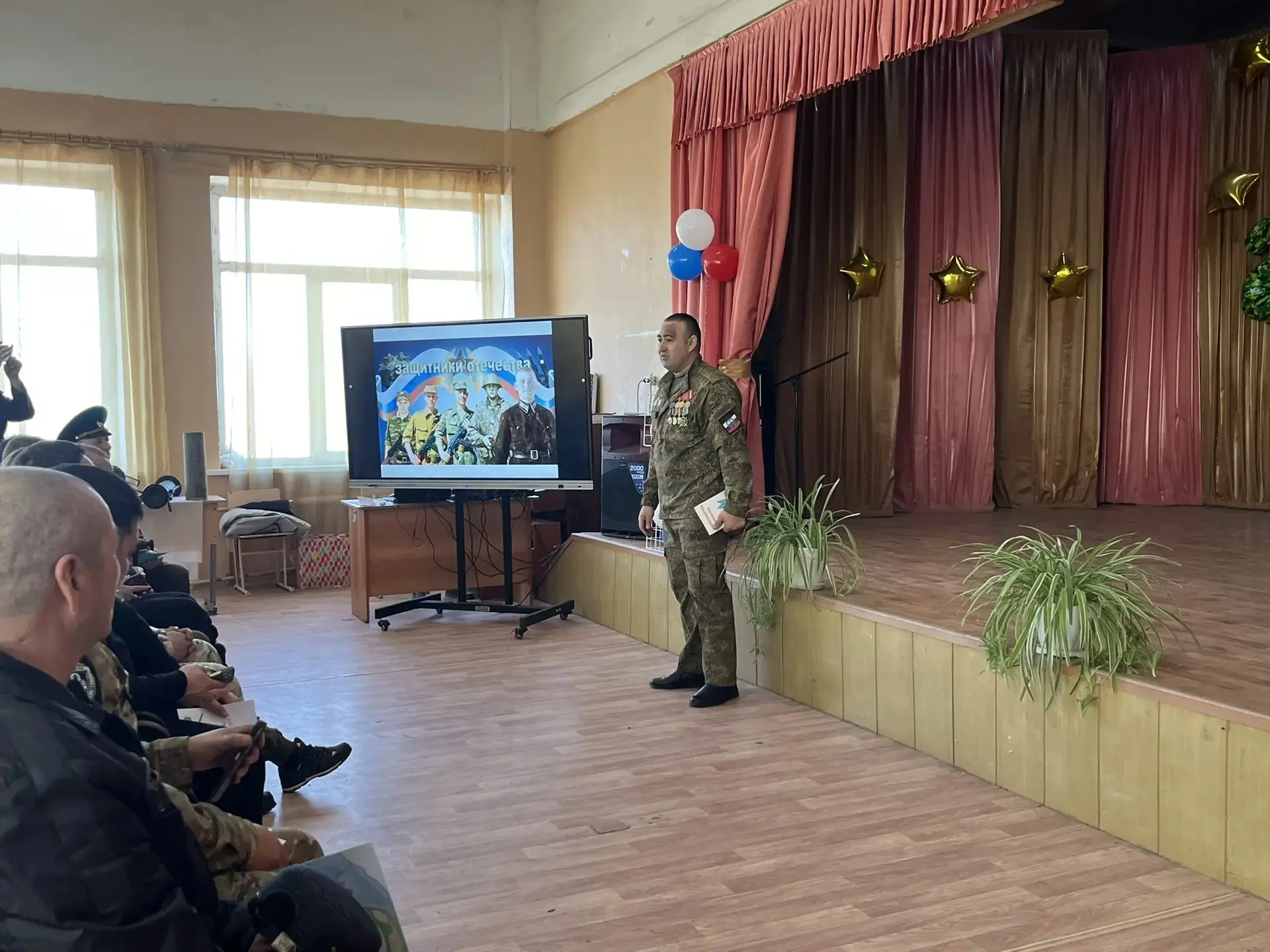 Чествуем защитников: праздничный концерт в нашей школе 🇷🇺🎖   В преддверии 23 февраля в стенах нашей 
