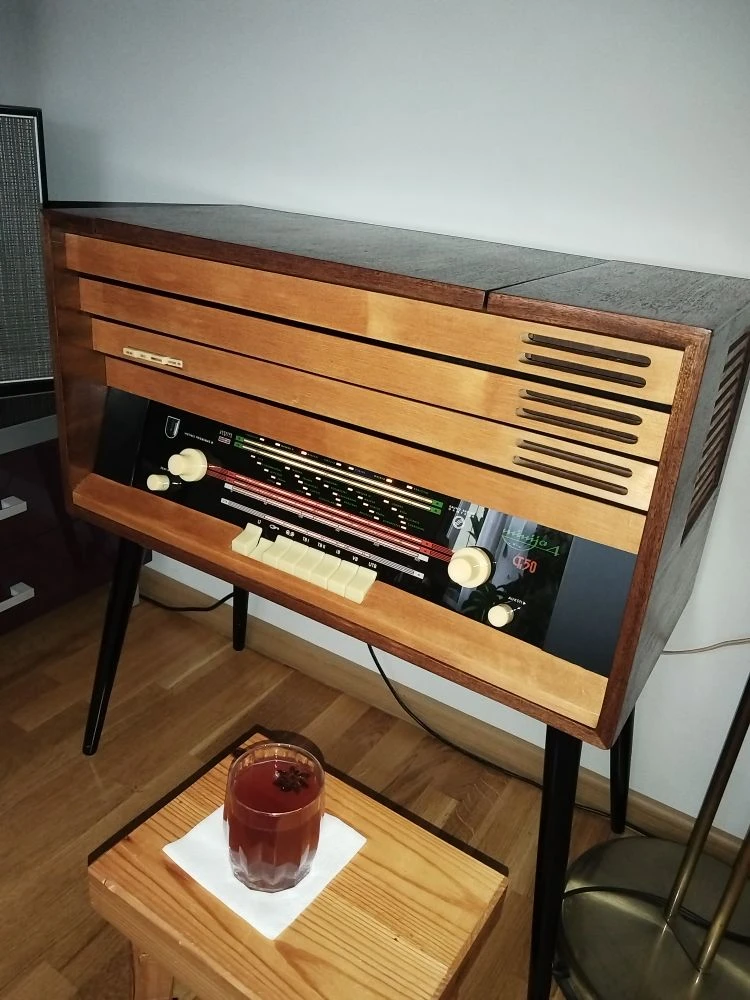 В Красноярске +8, греемся глинтвейном 🍷 и теплым ламповым звуком!!! 🔈