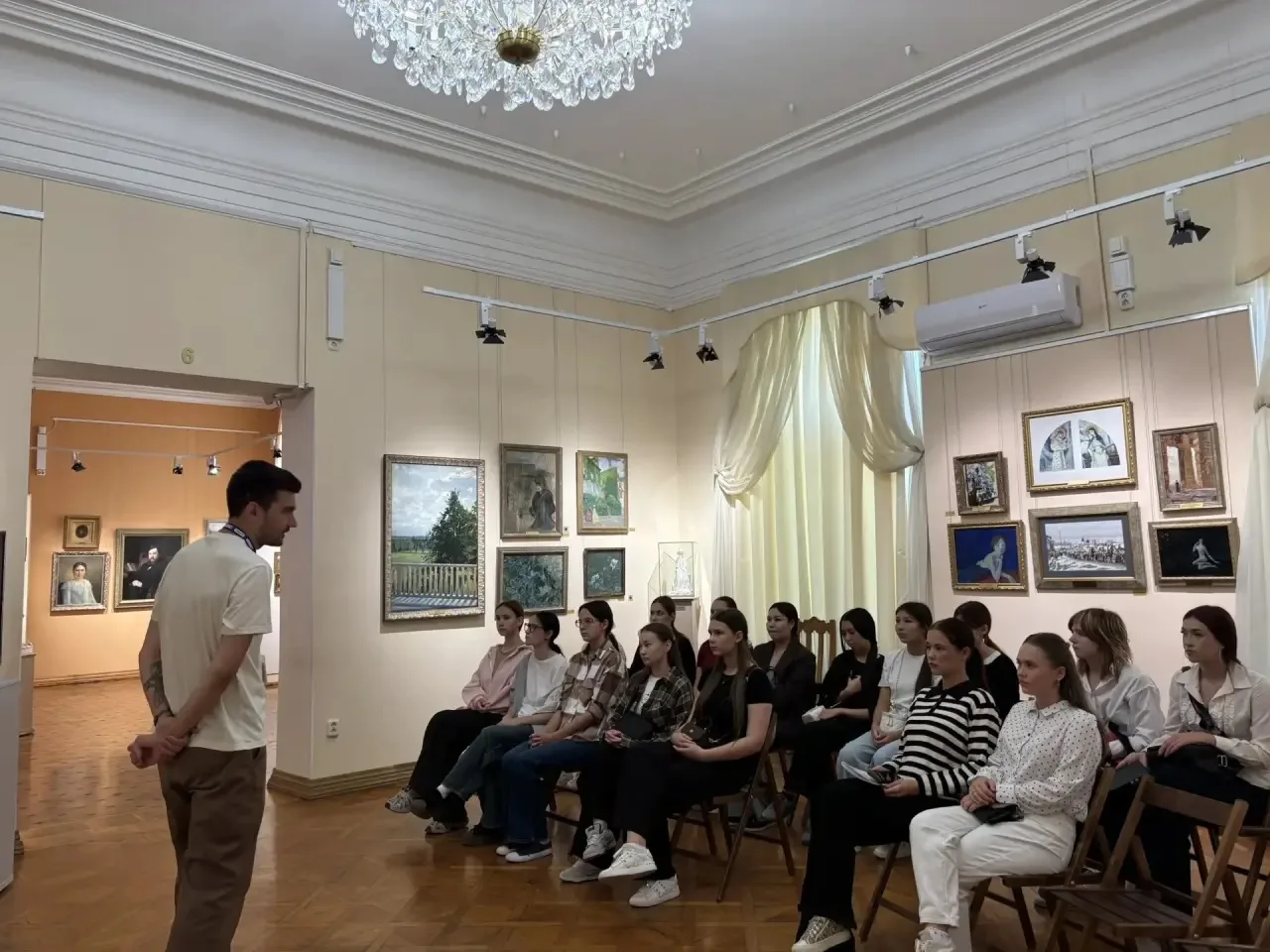 Студенты 2 курса специальности «Социальная работа» и «Сурдокоммуникация» Астраханского ...