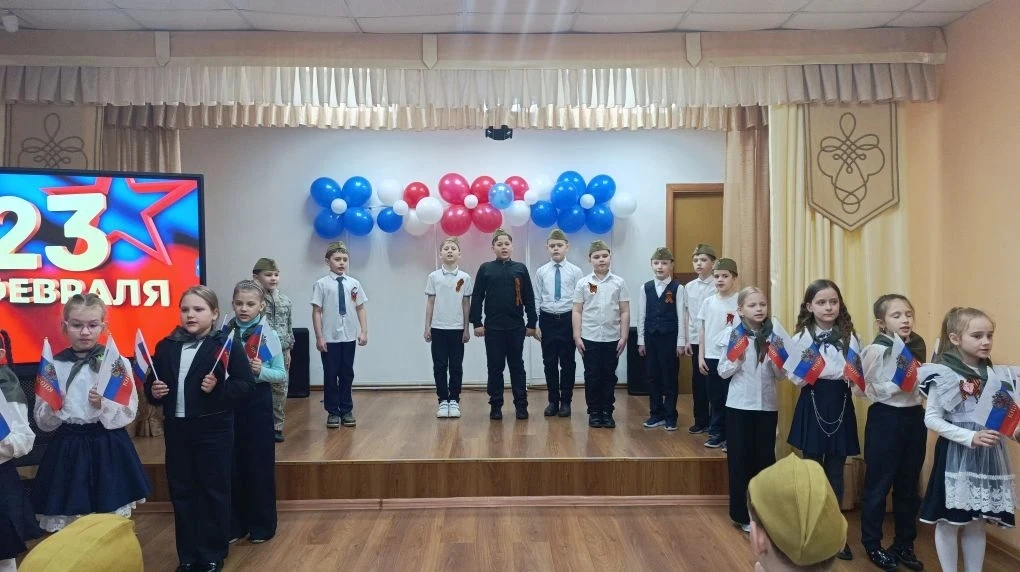 🇷🇺 Накануне Дня защитника Отечества в нашей школе прошёл трогательный фестиваль солдатской песни сре