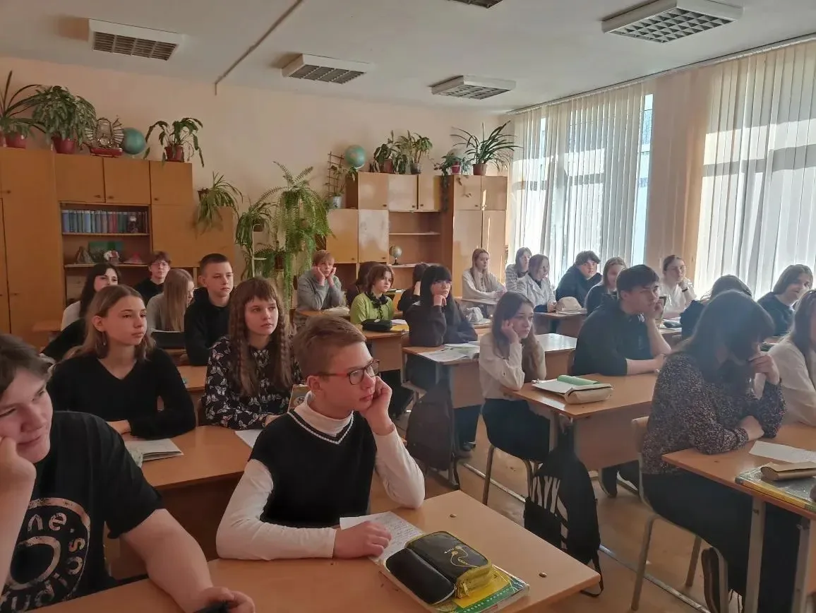 Сегодня для учащихся 8-х и 9-х классов состоялась тематическая беседа, которую провела инспектор ПДН
