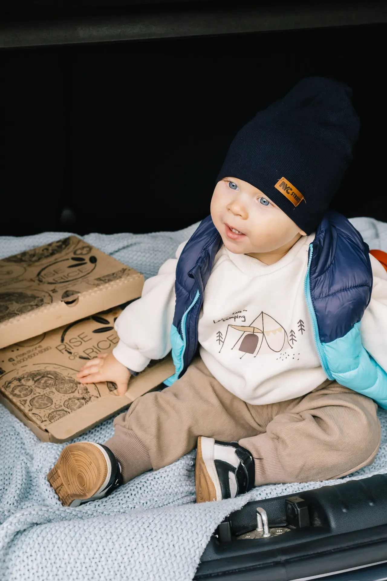 Собрался на шашлыки на майские? Захвати пиццу! 🍕🔥  Пока угли разгораются, а шашлык только начинает ш