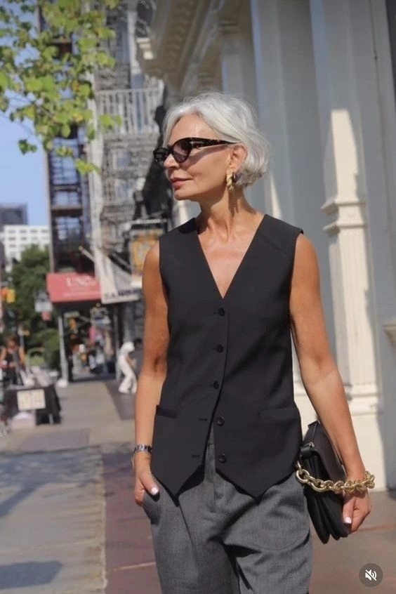 Возраст стилю не помеха ☺️👍  Fashion - модный журнальчик ✨  Выбираем лучший образ. Голосуйте, какой 
