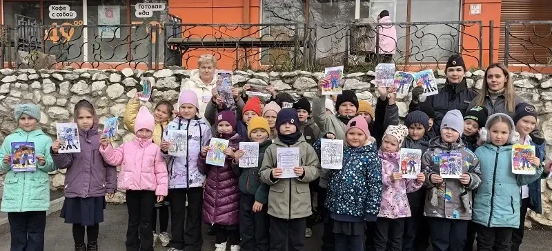 В Шелехове общественники, школьники и сотрудники Госавтоинспекции поздравили граждан с ...