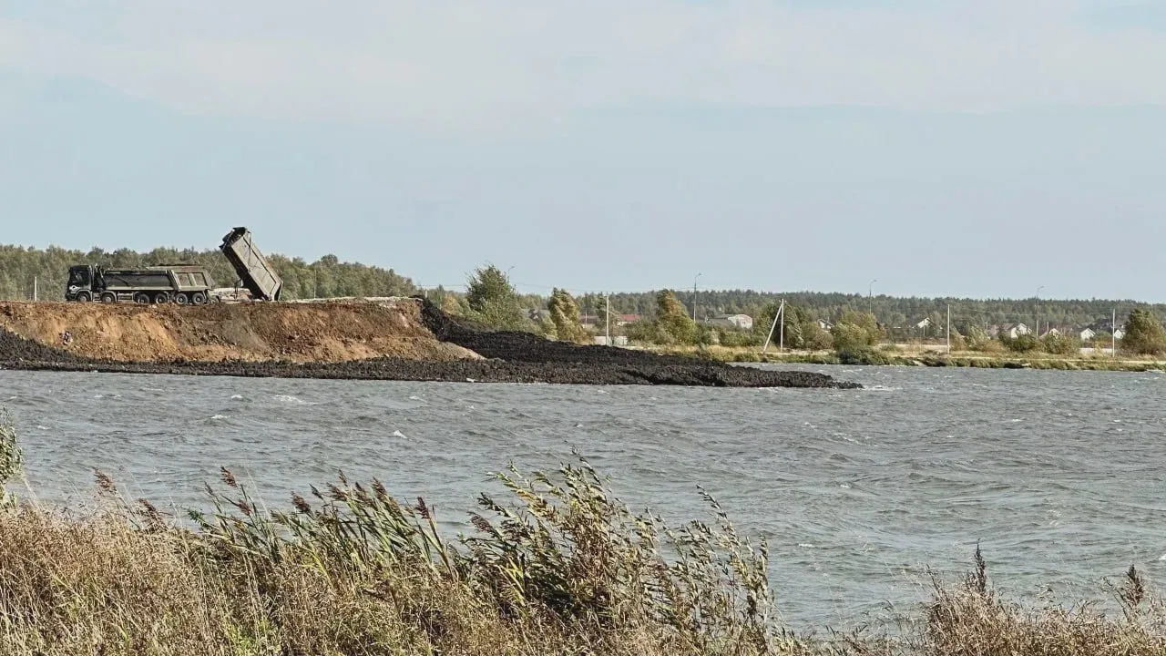 Карьер в Кузнецово начали заполнять иловыми осадками