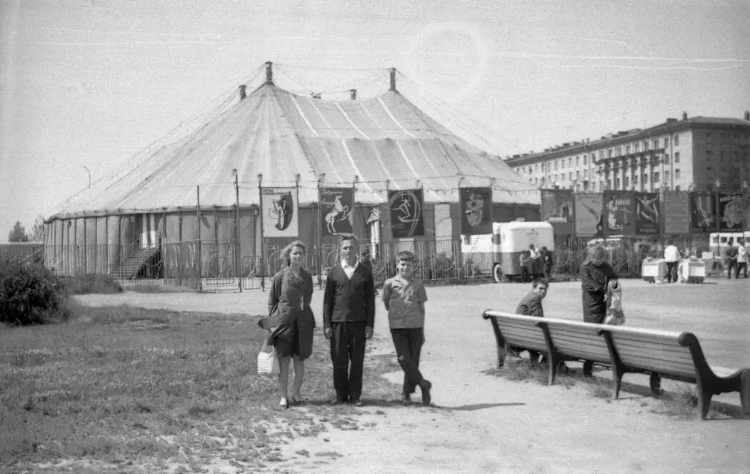 Цирк-шапито в 1971 году на Московской площади