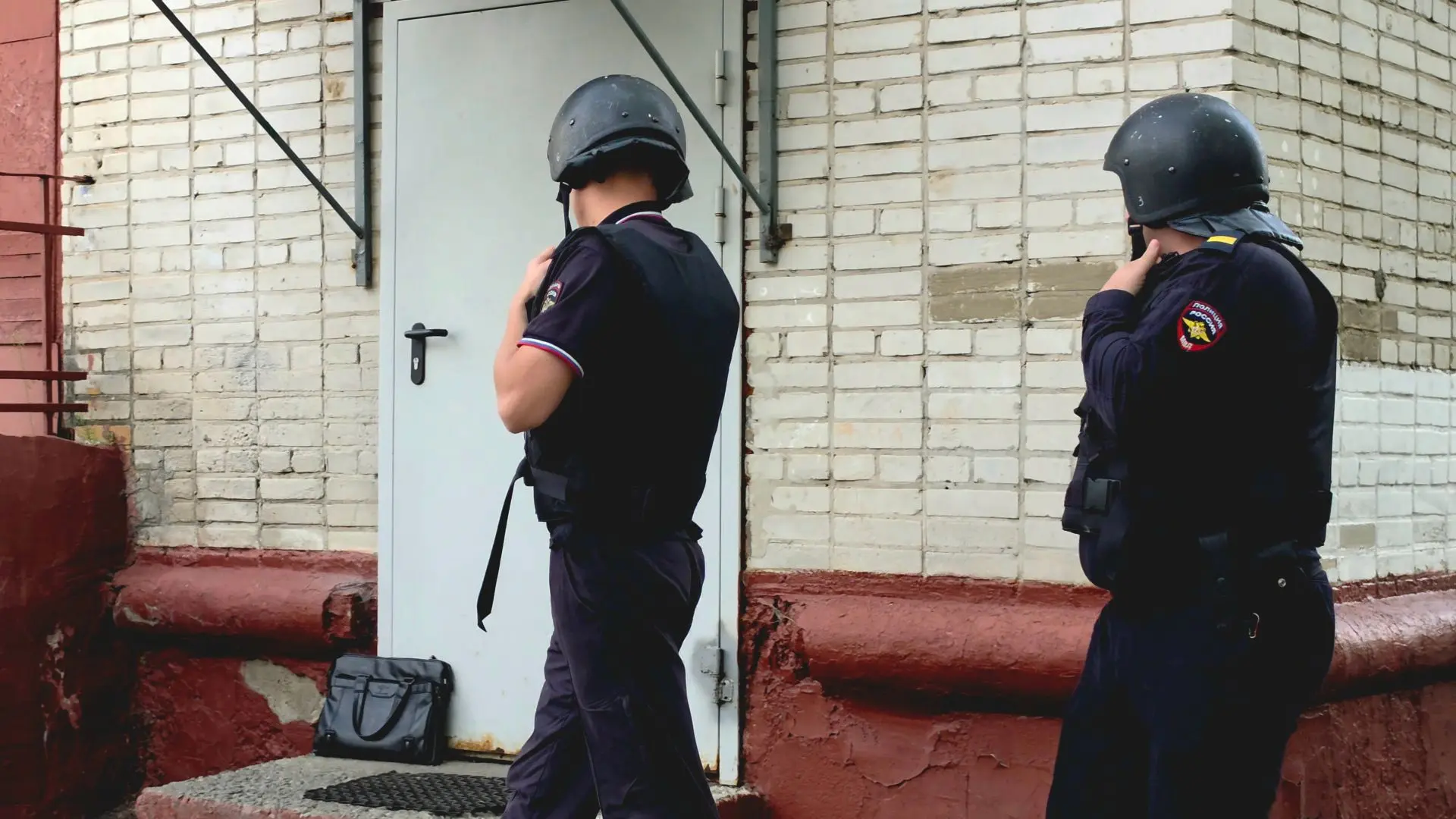 На избирательном участке в Биробиджане обнаружен неизвестный предмет 🚨