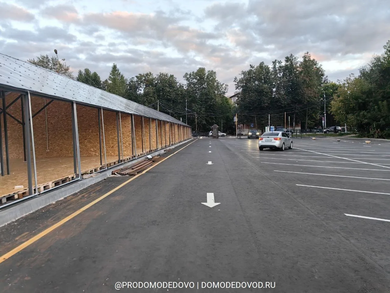 Продолжается реконструкция рынка в Домодедово. В новом павильоне, который строят вместо...