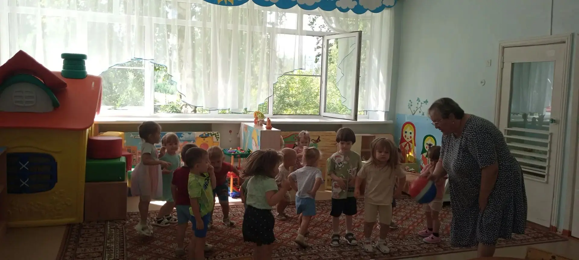В группе "Колобок" прошло развлечение "Мой весёлый, звонкий мяч"