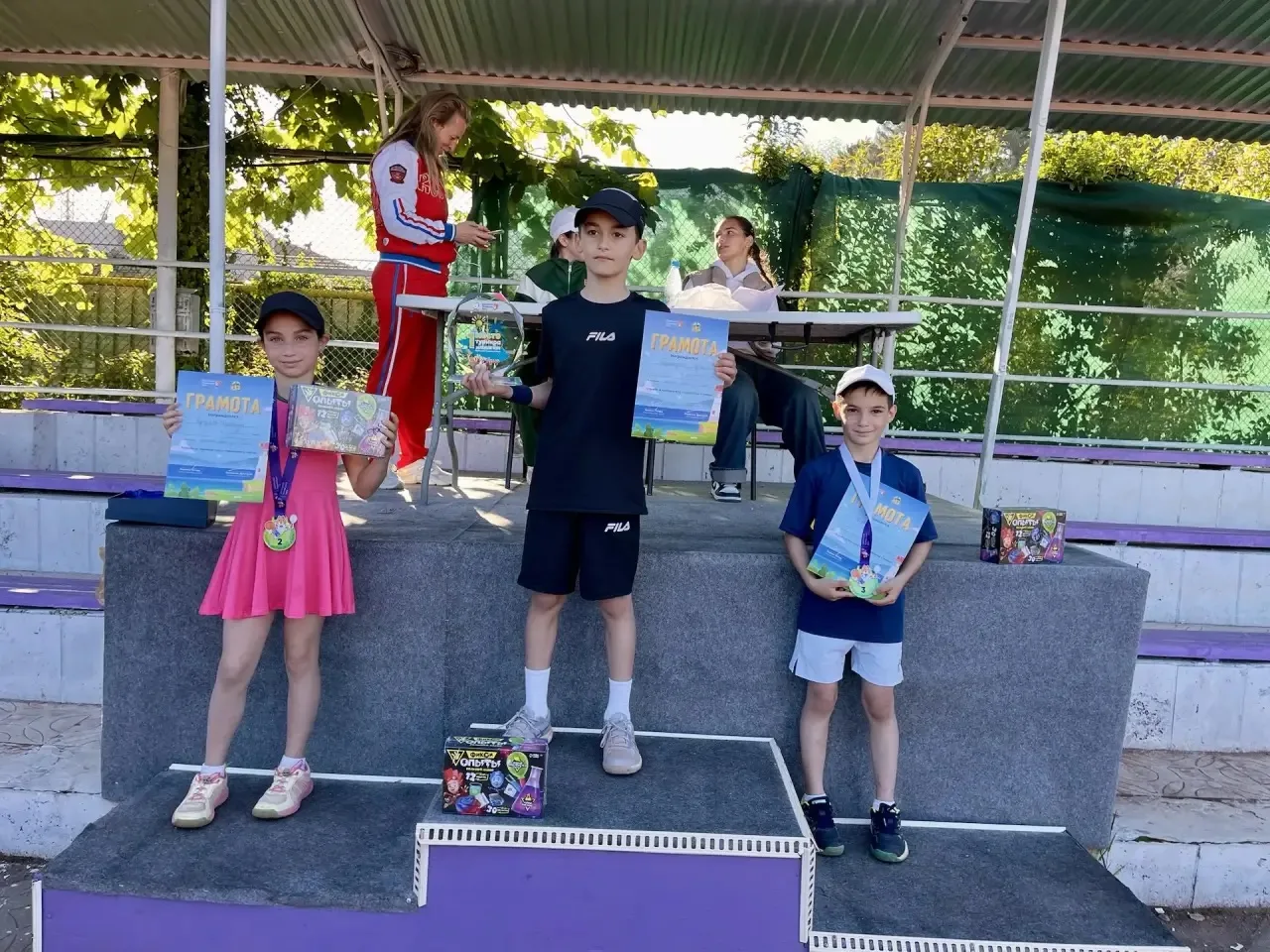 Наши юные чемпионы снова в деле! 🎾  Сообщаем об успехах наших учеников на турнире по большому теннис