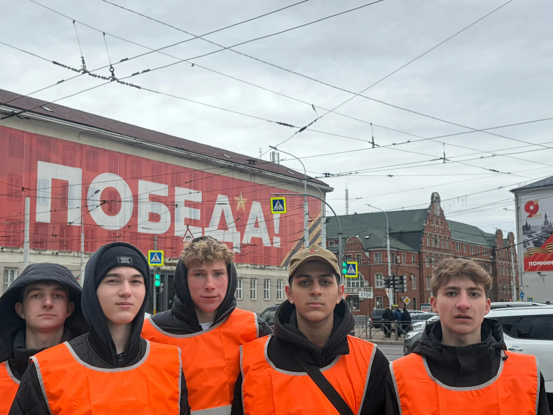 8-е и 10-е классы побывали на квесте «Знаю. Помню…» 🇷🇺В преддверии 9 Мая наши старшеклассники вместе