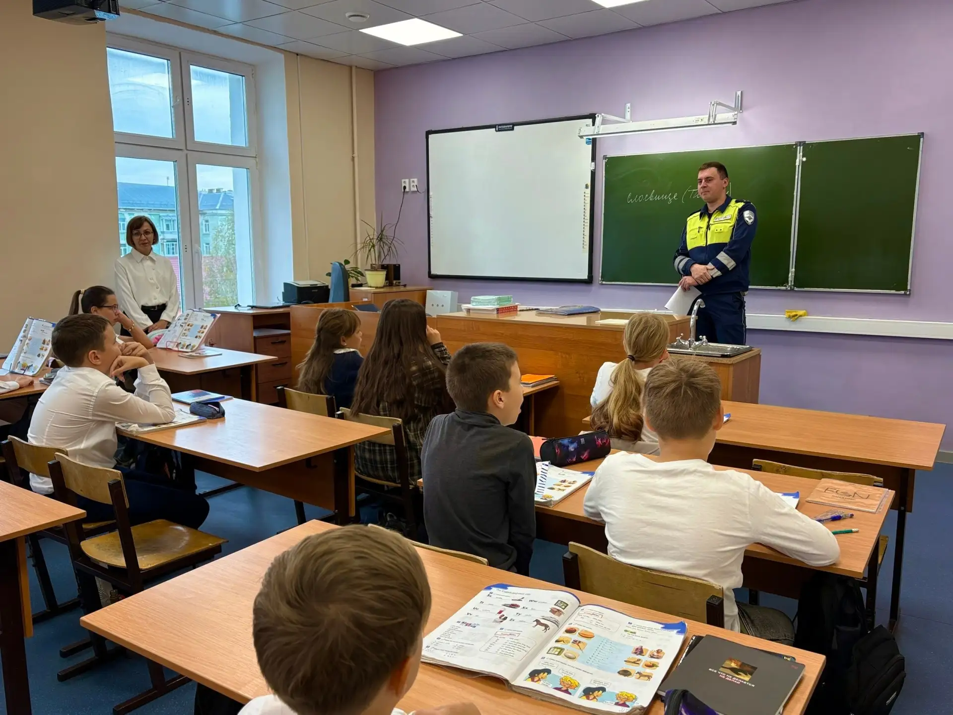 Госавтоинспекция напомнила пятиклассникам о безопасности на дорогах