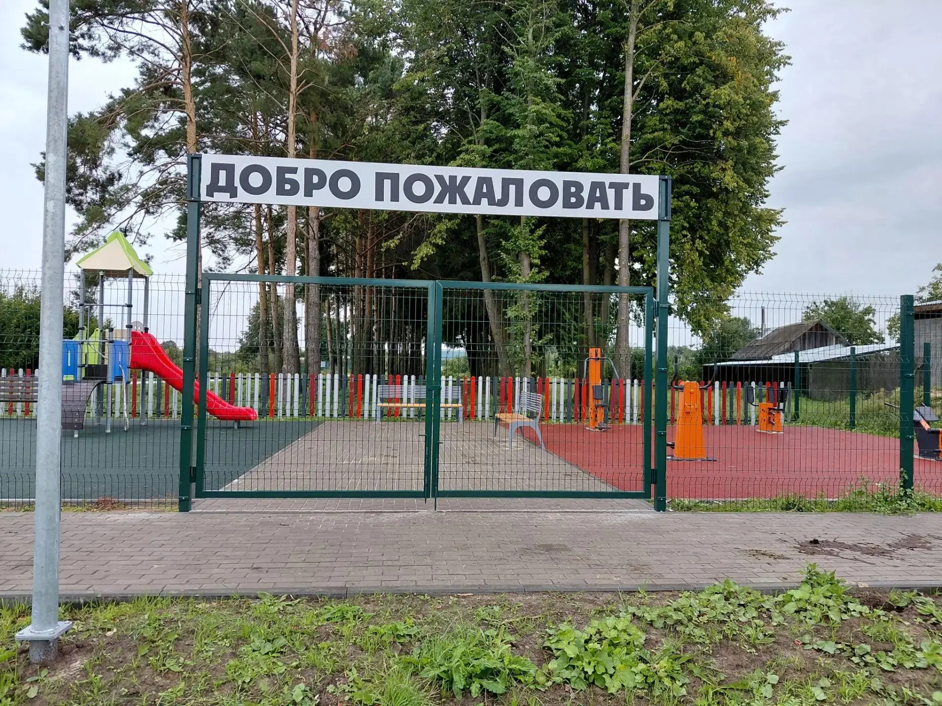 В центре села Большие Шемердяны открылась современная спортивная площадка с искусственн...