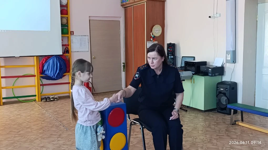 Сегодня в гостях у наших ребят был настоящий страж порядка! 🚦👮‍♂️

К нам в гости приходил инспекто