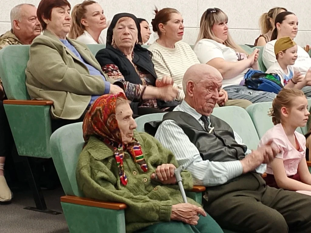 «В каждом звуке – память, в каждом сердце – благодарность...» 🎶🧡  Сегодня наша школа №43 стала насто