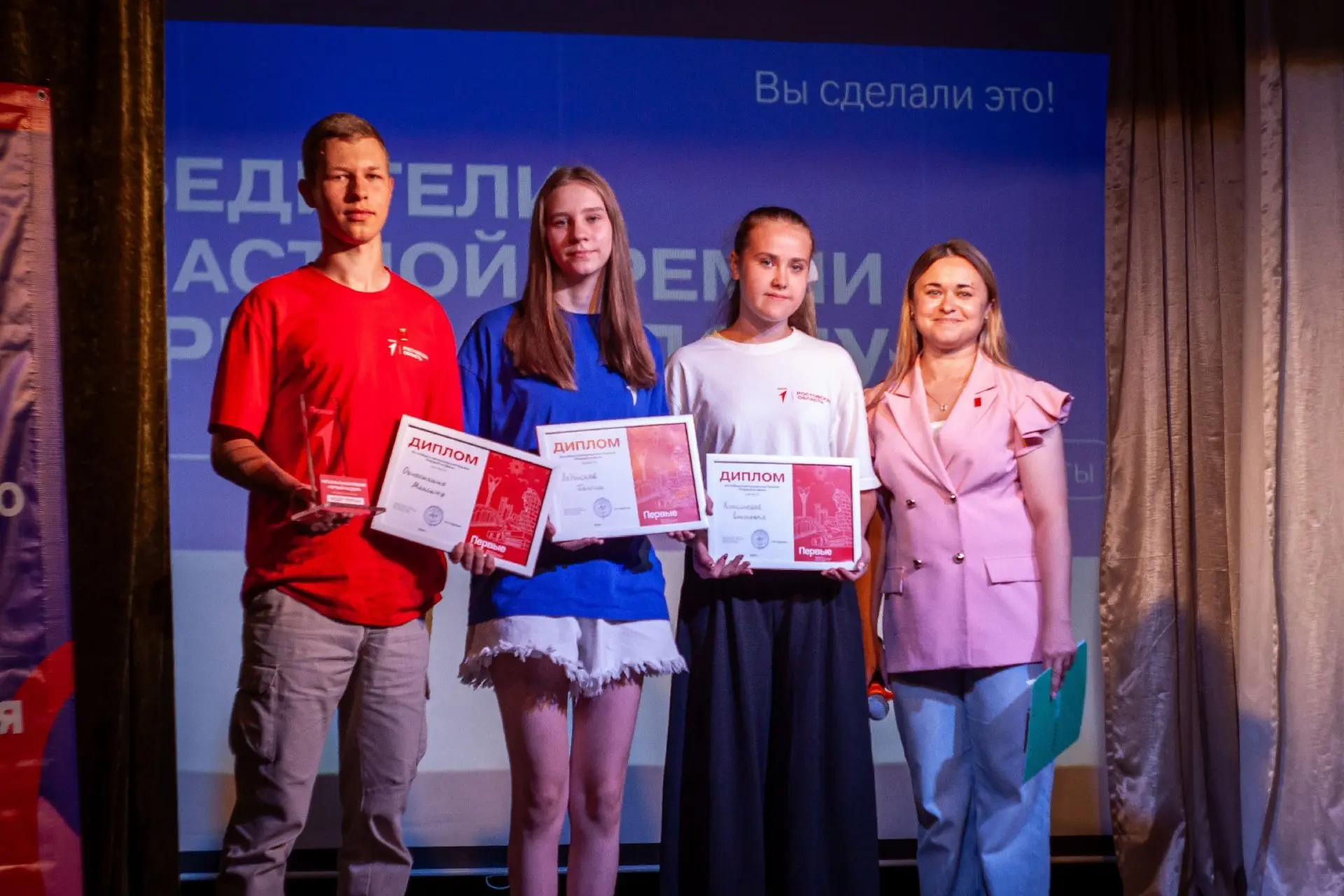 ОБЛАСТНАЯ ПРЕМИЯ «ПЕРВЫЙ НА ДОНУ»: ДОЛГОЖДАННЫЕ ИТОГИ 🏆
 Поздравляем учениц МАОУ СОШ № 37 с заслуже
