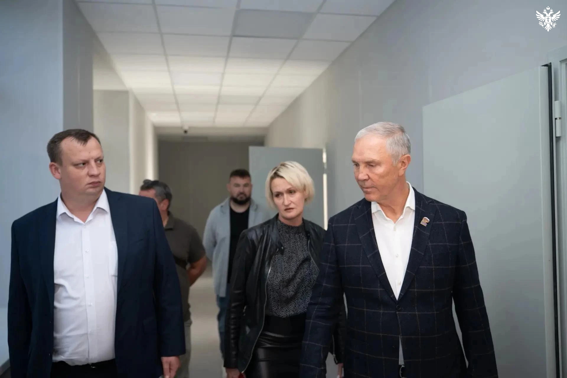 Владимир Сальдо проверил ход капремонта в Стрелковской школе
