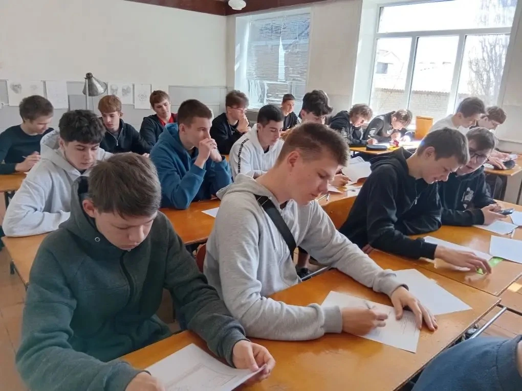 🎉 Экзамены по первой профессии сданы! 🎓  25 апреля 2026 года девятиклассники Бутурлиновской средней 