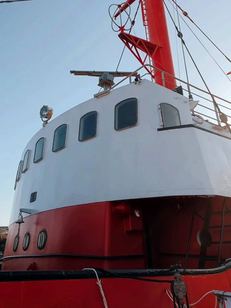 🚢 🌊 Предлагаем вам совершить прогулку по набережной Музея Мирового океана.   Вы будете в восторге от