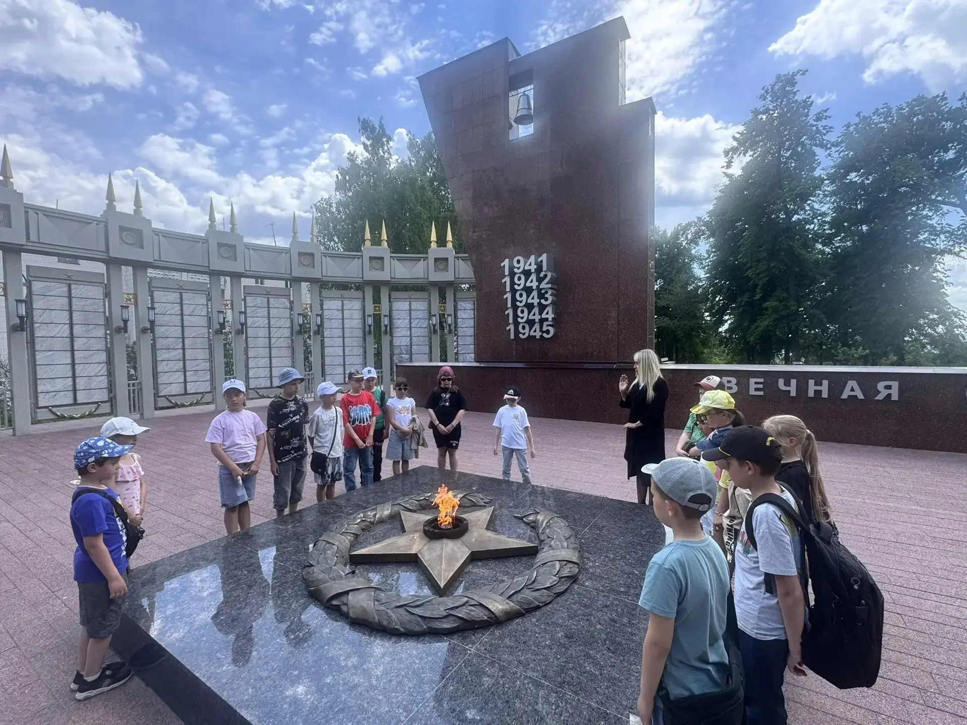 Подвиг, который не забыть: 3 отряд "Радуги" в Парке Победы! 🇷🇺Сегодняшний день для на...
