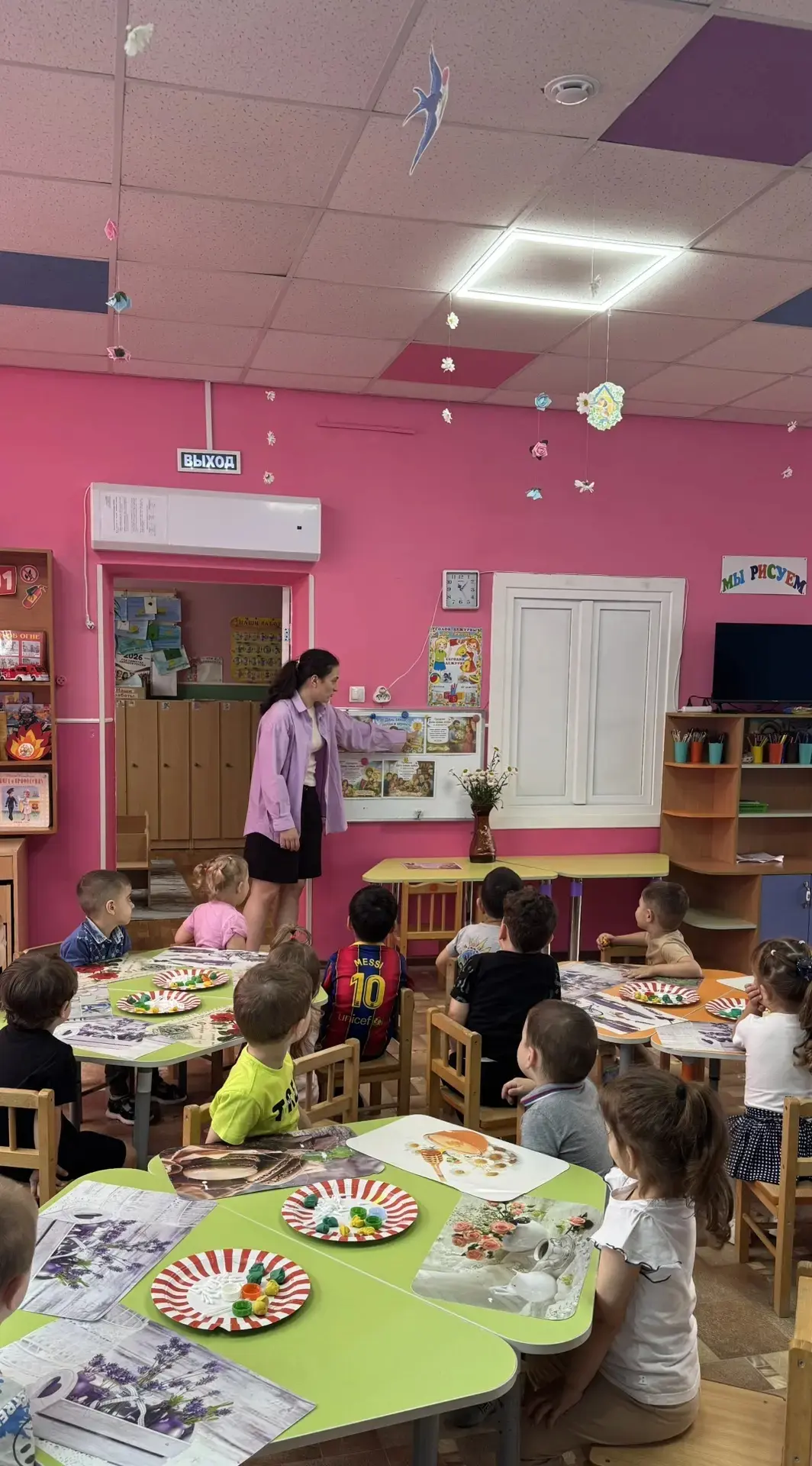 ✨ Семья — это маленькая страна! ✨

Сегодня один из самых тёплых праздников — Дня семьи, любви и верн