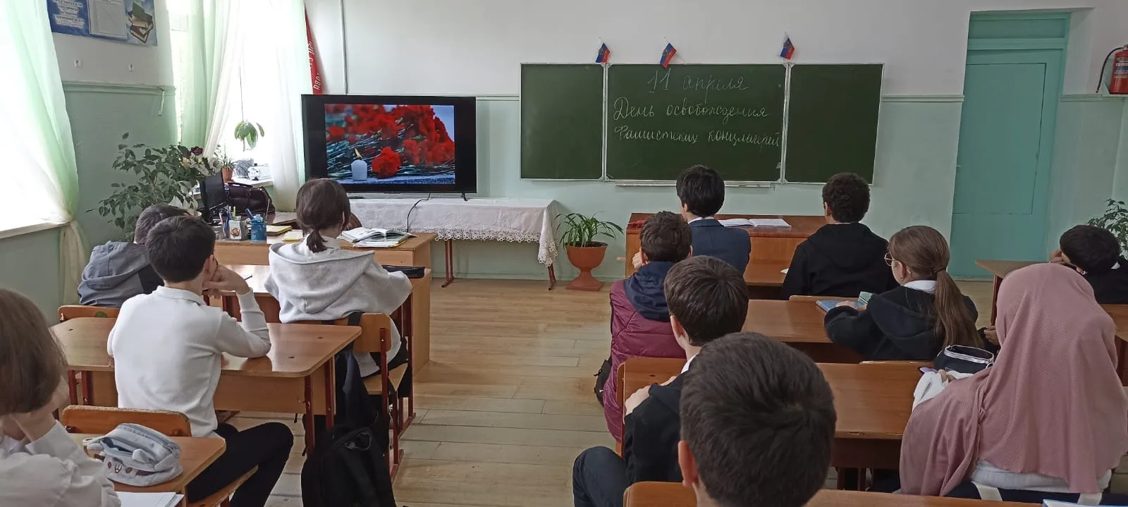 🕯 СТРАНИЦЫ СТРАШНЫЕ ЛИСТАЯ…, классный час ко Дню памяти жертв геноцида советского народа был проведе