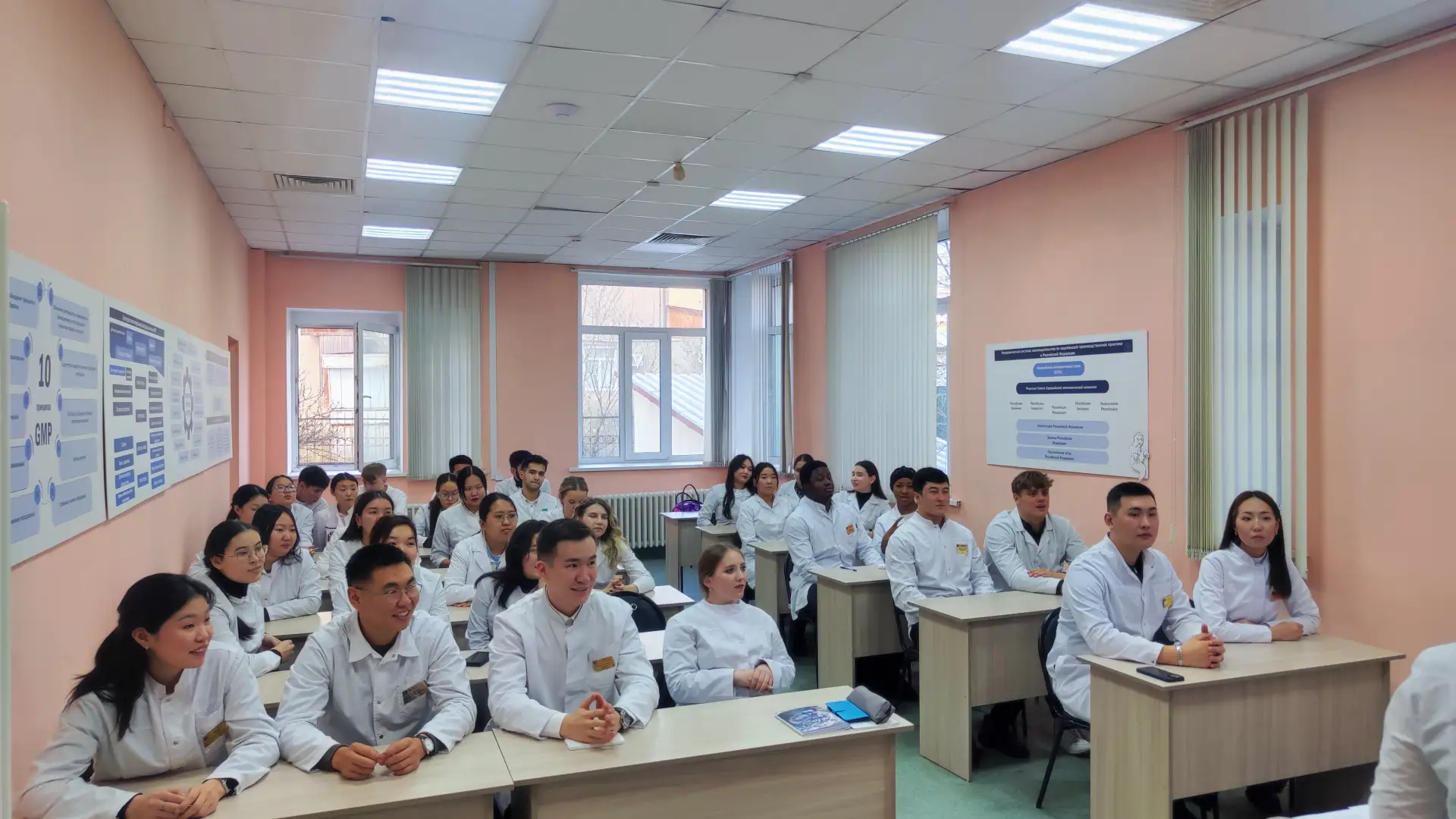 👨‍⚕️ 27 лет во благо здоровья: традиции и инновации Медицинского института БГУ

Медицинский институ