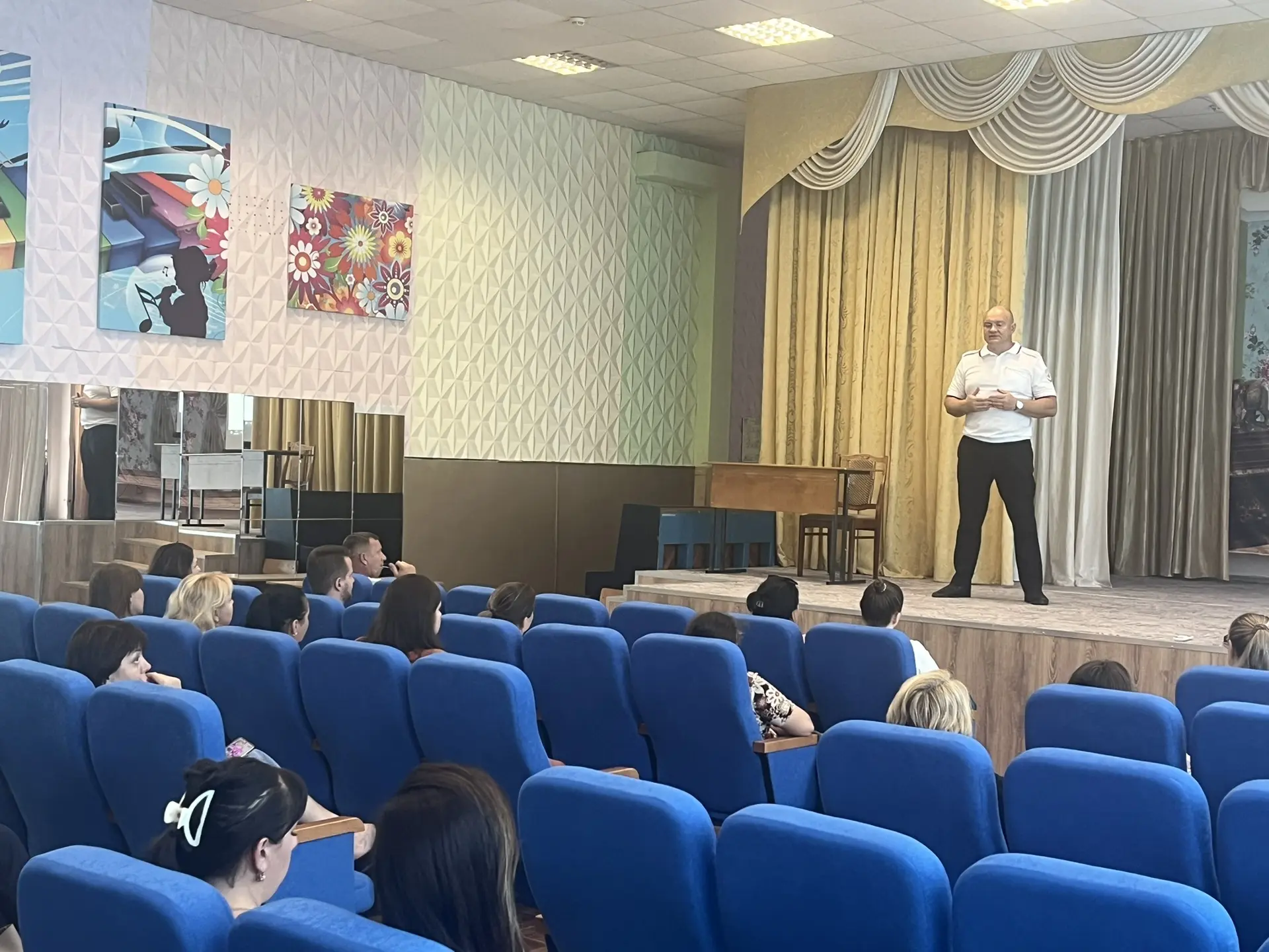 Сегодня в гимназии состоялось важное общешкольное родительское собрание, на котором при...