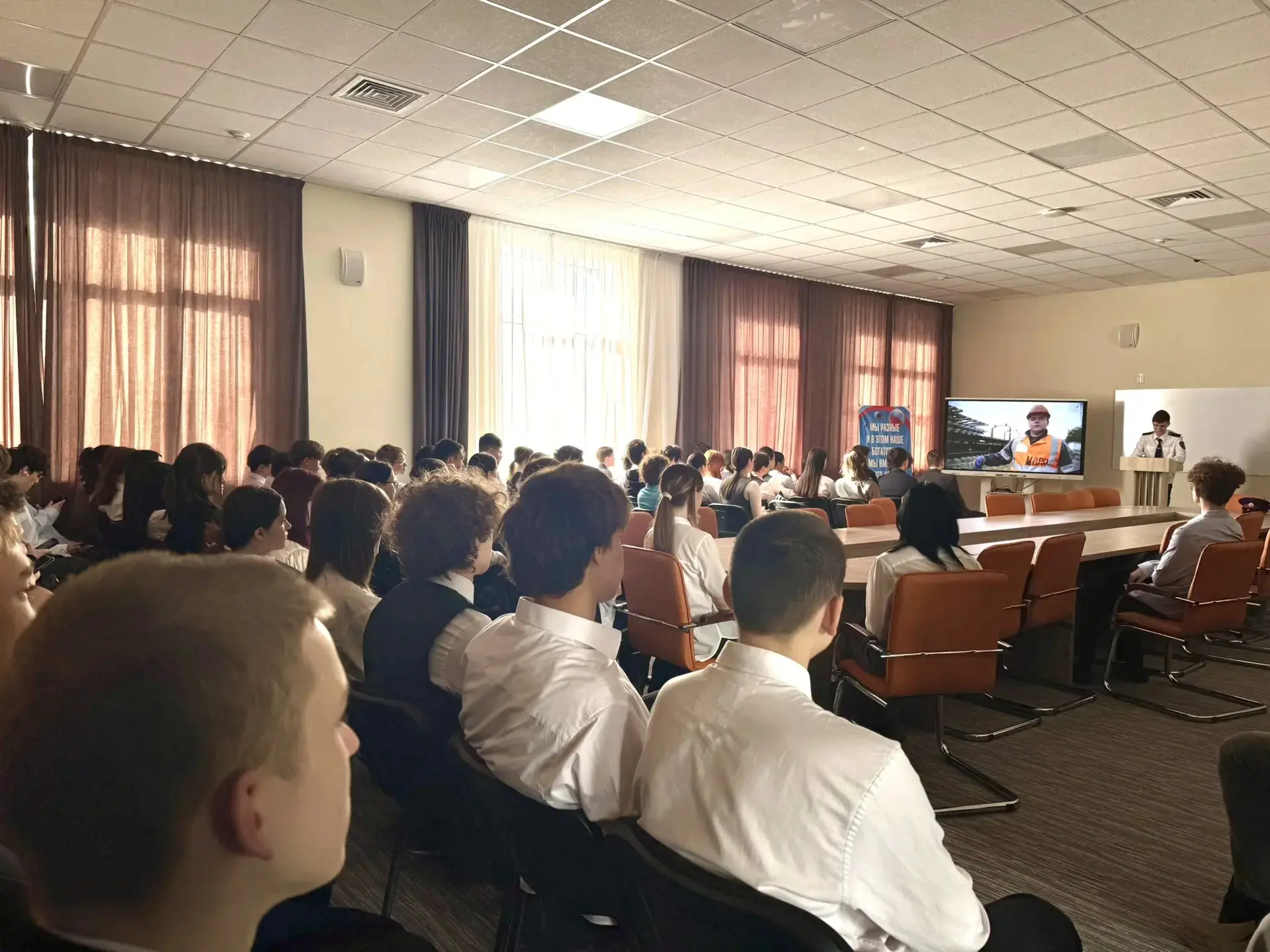 🚂 Выбираем профессию вместе!  Сегодня в нашей школе прошла профориентационная встреча для учащихся 9